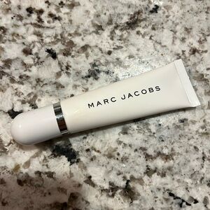 Marc Jacobs undercover blurring coconut face primer